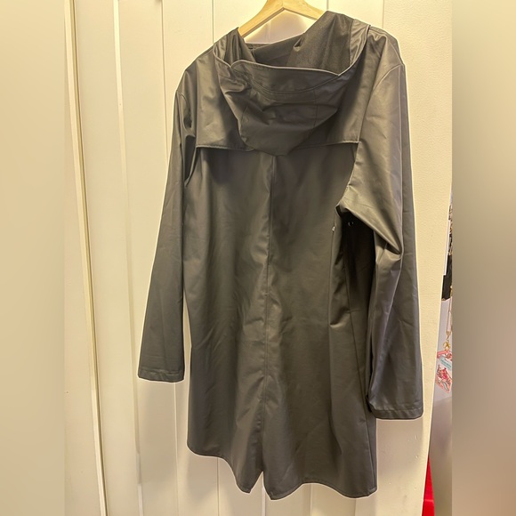 RAINS Black rain jacket - Picture 4 of 5